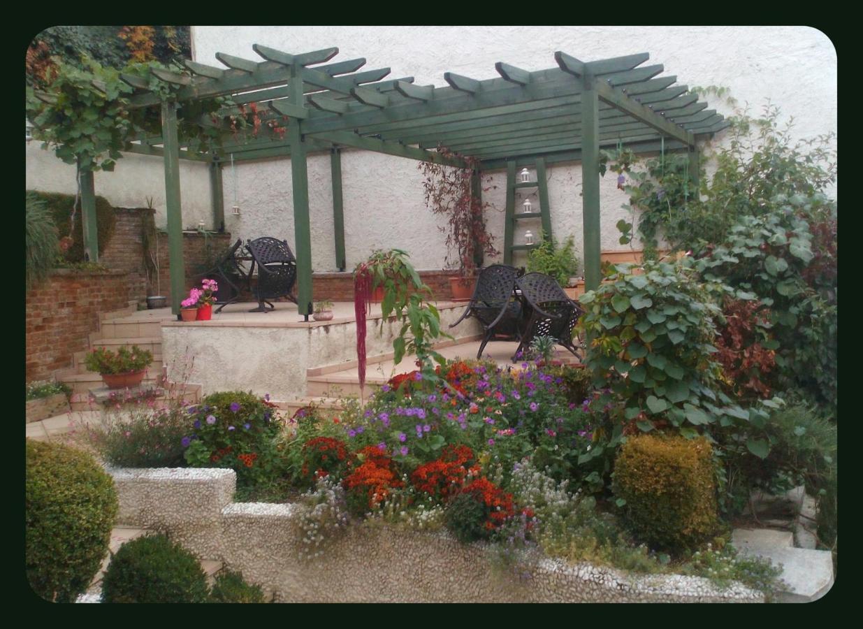 Room "Butterfly" In A Neoclassical House Kastoria Zewnętrze zdjęcie